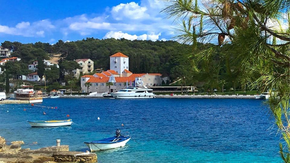 Maslinica auf der Insel Šolta