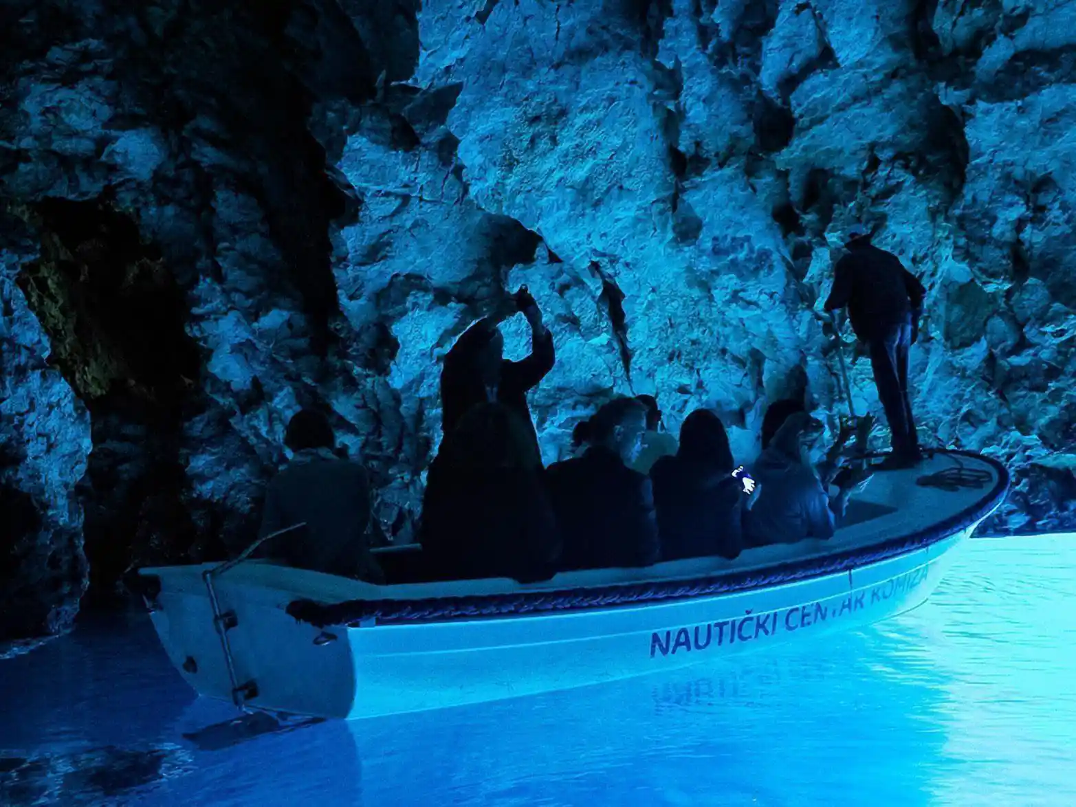 Blaue Grotte und Fünf-Insel-Tour in der Blauen Grotte mit Blue Shark Split