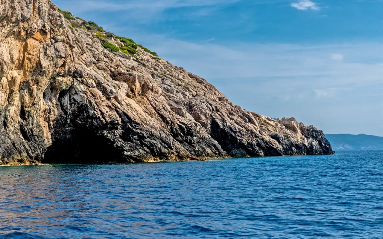 Small entrance to the Blue Cave