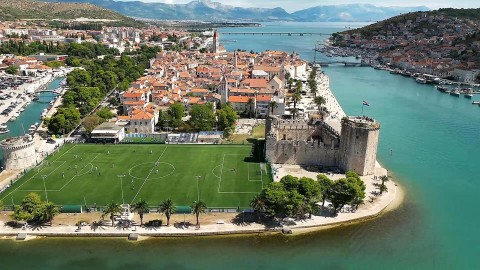 Maslinica, die Stadt Trogir und die Blaue Lagune auf einer individuellen Privatführung entdecken