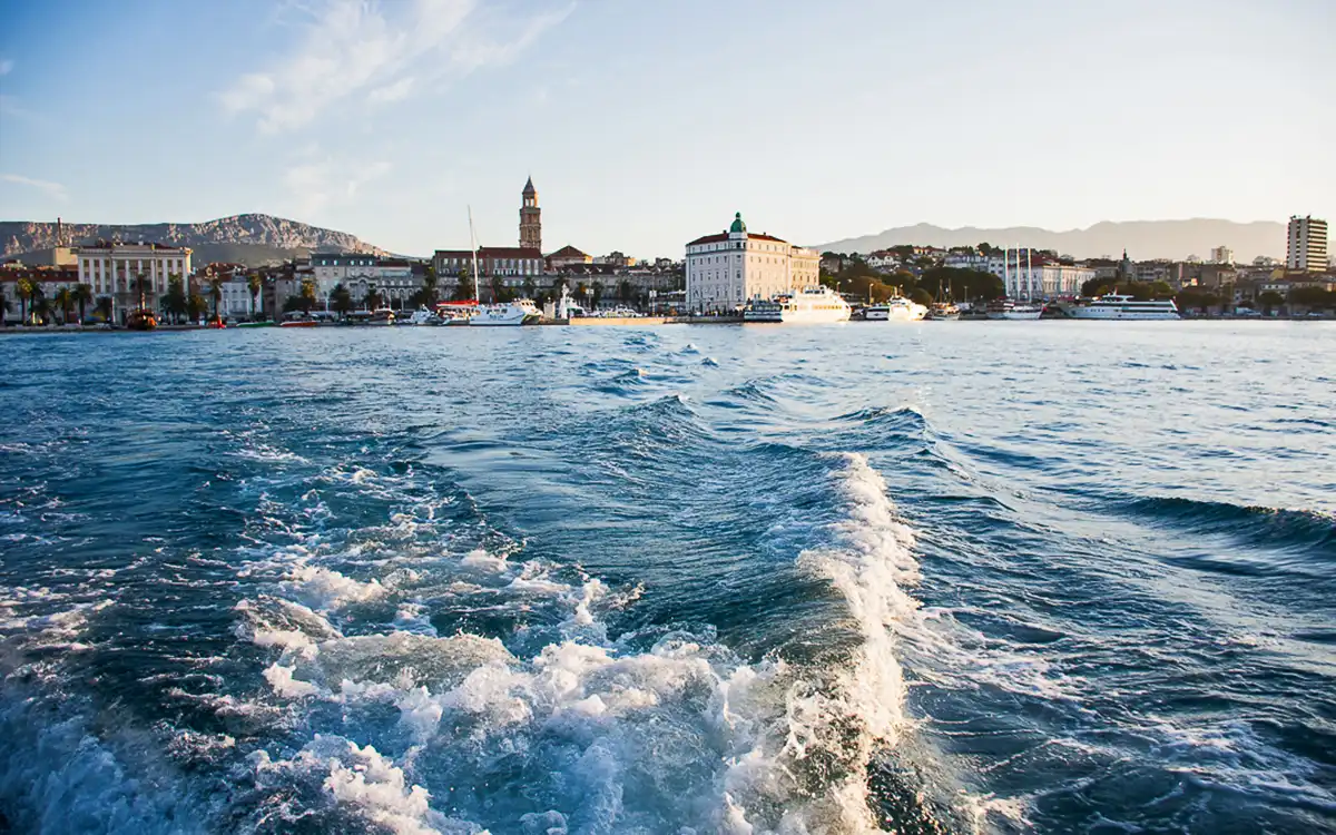 blue-shark-tours-and-transfers-town-split-departurture-boat-excursion